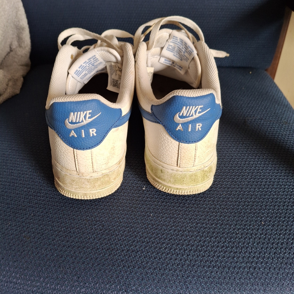 Nike Men’s Air Force 1 White Leather Sneakers with Blue Swoosh - Picture 4 of 6